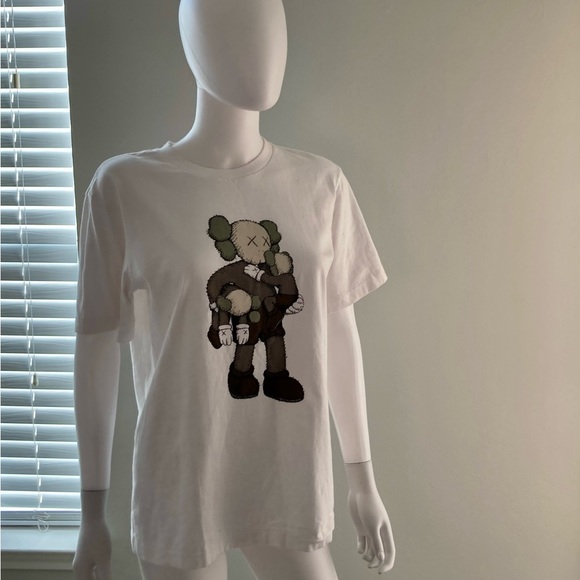 Kaws UNIQLO T-Shirt White Size - S UT Japan - Picture 11 of 13